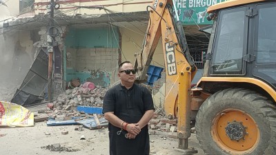 मेयर सिंहको एक्सन, वर्षौंदेखि रामजानकी मन्दिर अतिक्रमण गरेर बनाइएका संरचनामा चल्यो डोजर 